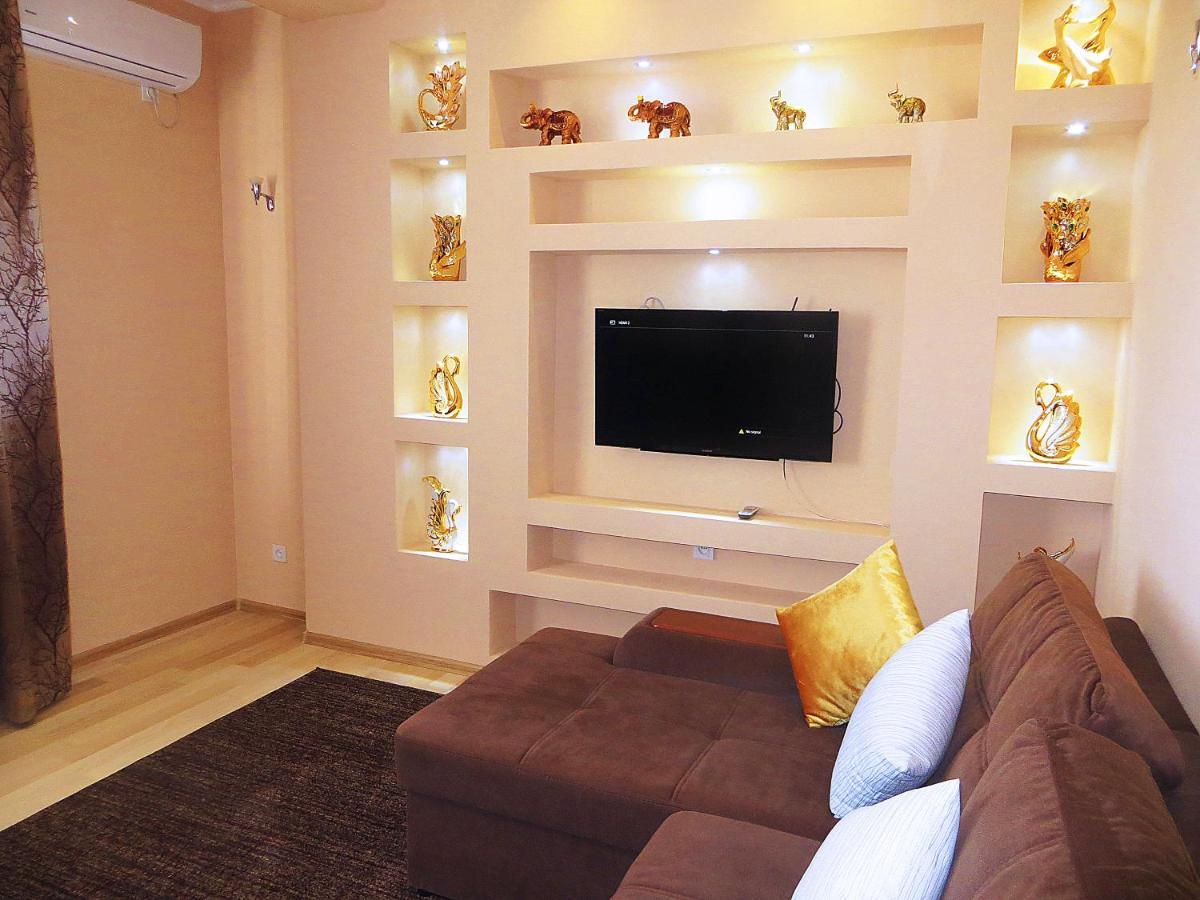 Yellow Apartment In The Center Of Bishkek Ngoại thất bức ảnh