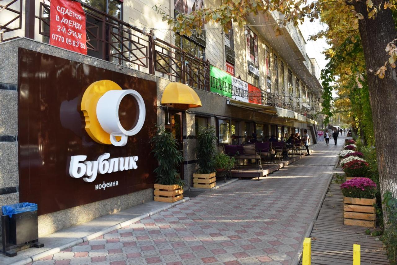 Yellow Apartment In The Center Of Bishkek Ngoại thất bức ảnh