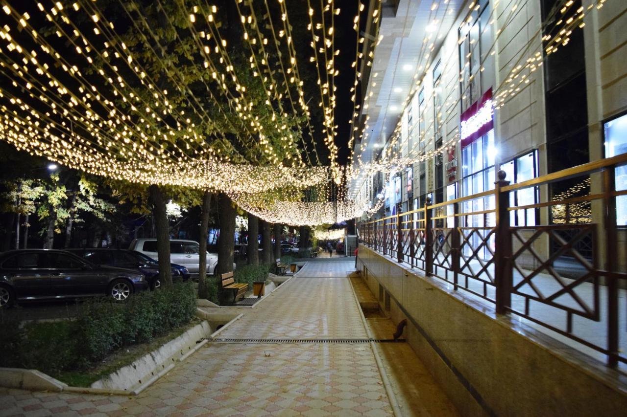 Yellow Apartment In The Center Of Bishkek Ngoại thất bức ảnh